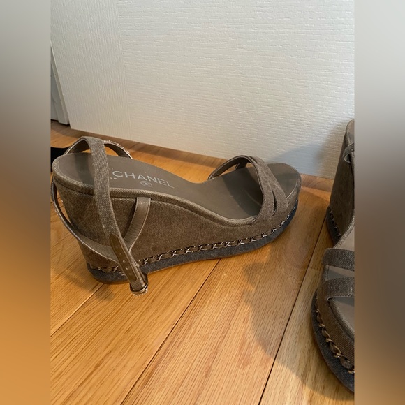 Chanel denim platform heels - Picture 7 of 7